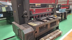 アマダ製 シャーリング（DCT-1213／1993年式）の画像