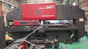 アマダ製 タレットパンチプレス（PEGA367／1996年式）の画像