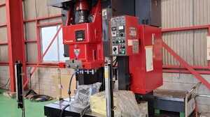 アマダ製 電動プレス（TP60EX-X／2002年式）の画像