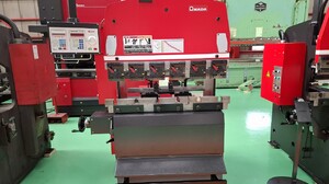 アマダ製 プレスブレーキ（RG35S（整備済）／1990年式）の画像