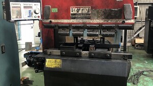 アマダ製 プレスブレーキ（RG-35S／1977年式）の画像