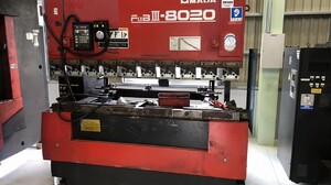 アマダ製 プレスブレーキ（FBD8020LD／1996年式）の画像