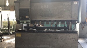 アマダ製 プレスブレーキ（FBD8025E／1986年式）の画像