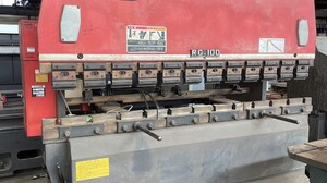 アマダ製 プレスブレーキ（RG100S／1992年式）の画像