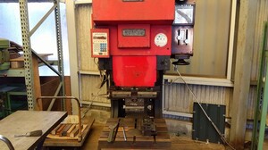 アマダ製 プレスブレーキ（SPH-30C／1990年式）の画像