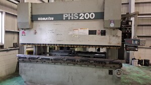 小松製作所製 プレスブレーキ（PHS200*310／2000年式）の画像