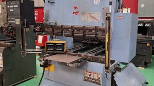 アマダ製 プレスブレーキ（RG35S／1992年式）の画像