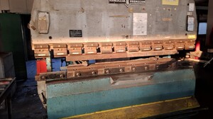 アマダ製 プレスブレーキ（RG80）の画像