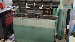 アマダ製 プレスブレーキ（RG35S／1972年式）の画像