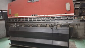 アマダ製 プレスブレーキ（RG100（Sタイプ））の画像