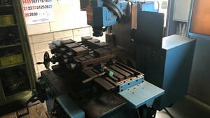 新潟鐵工所製 フライス盤（2UMD）の画像