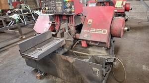 アマダ製 バンドソー（HFA250／1999年式）の画像