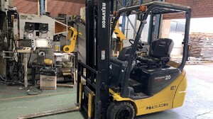 小松製作所製 2T電動フォークリフト（FB20M-12／2016年式）の画像