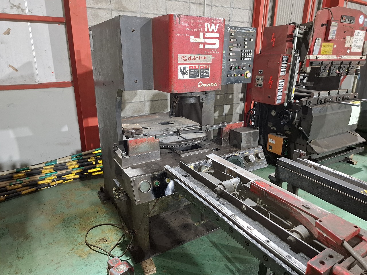 アマダ製 アイアンワーカー（IW-452／1996年式）の画像