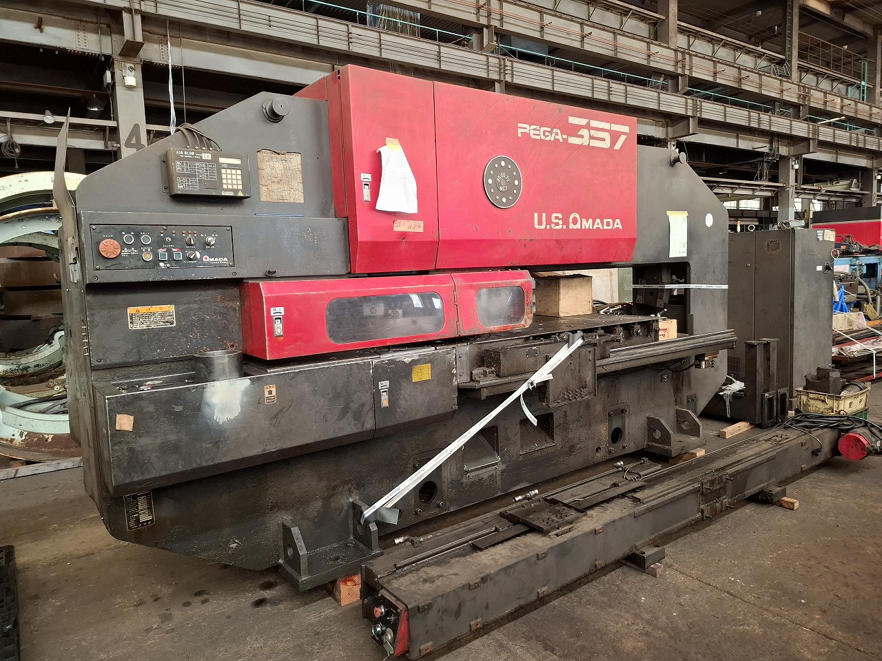 アマダ製 タレットパンチプレス（PEGA357／1992年式）の画像