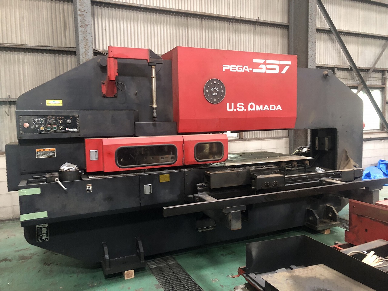 アマダ製 タレットパンチプレス（PEGA357／1996年式）の画像