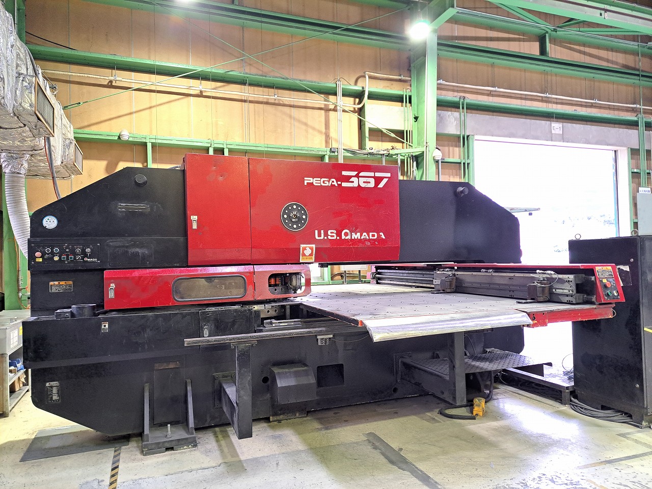 アマダ製 タレットパンチプレス（PEGA367／1995年式）の画像