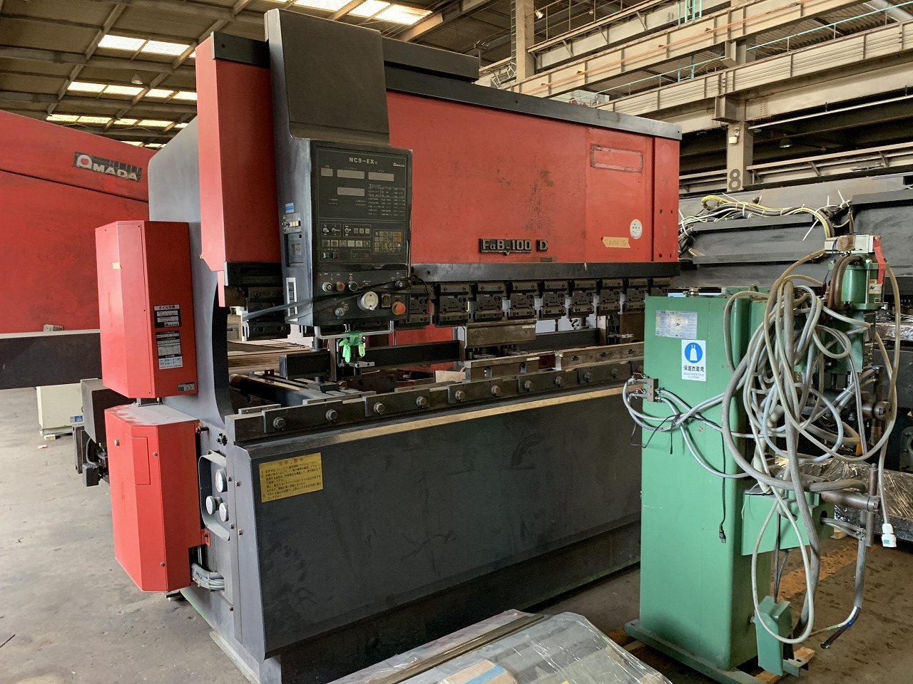 アマダ製 プレスブレーキ（FBD1025E／1988年式）の画像