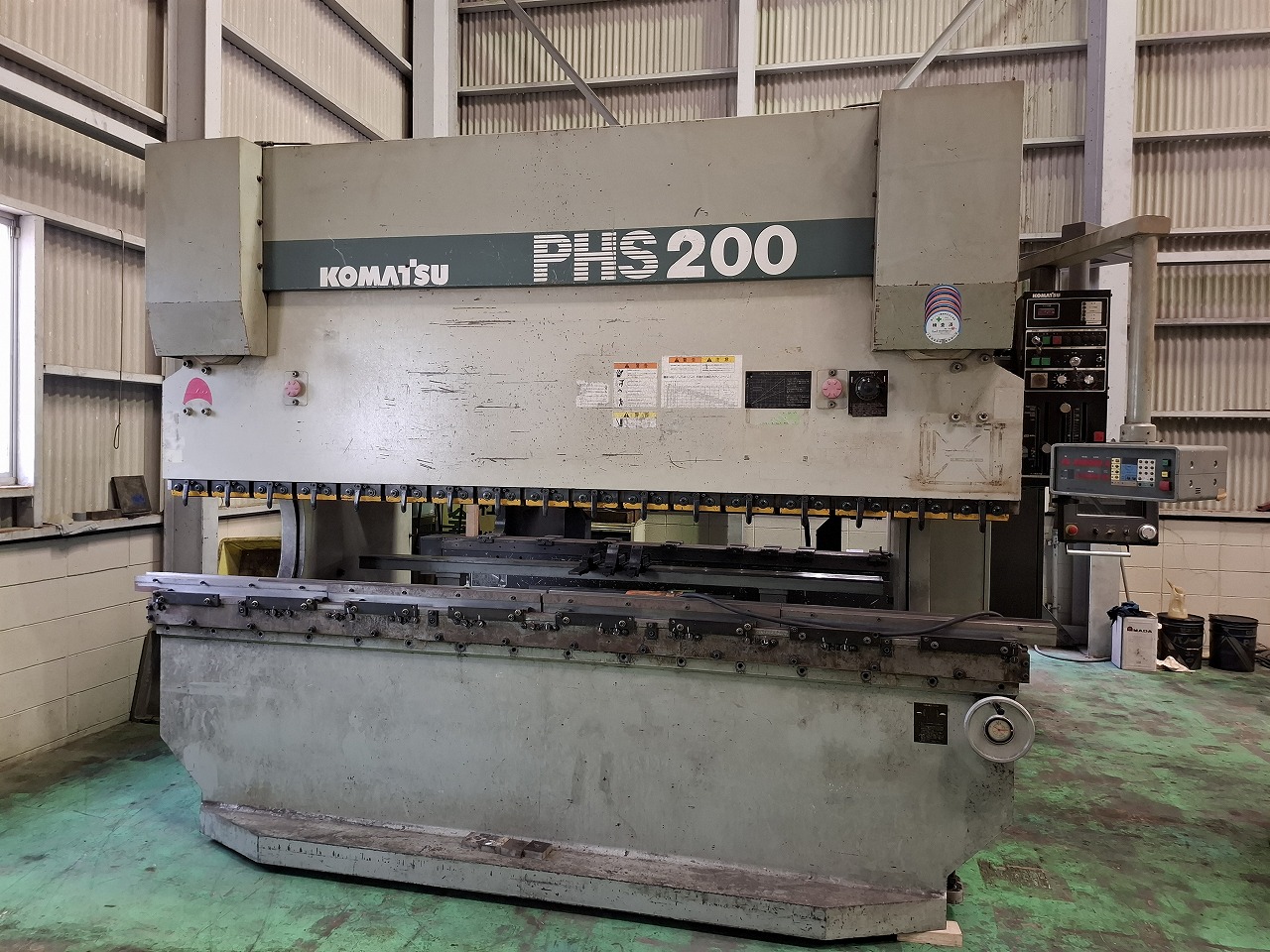 小松製作所製 プレスブレーキ（PHS200*310／2000年式）の画像