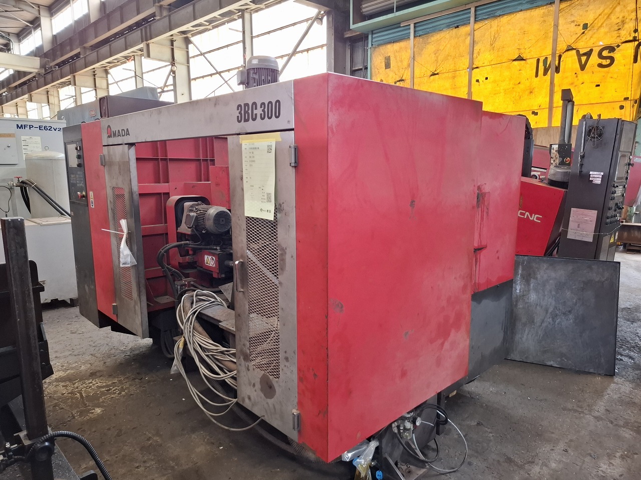 アマダ製 穴明切断複合機（3BC-300／2010年式）の画像