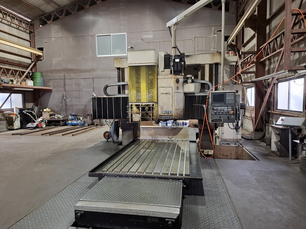 オークマ製 門型マシニングセンター（MCV-20A／1995年式）の画像