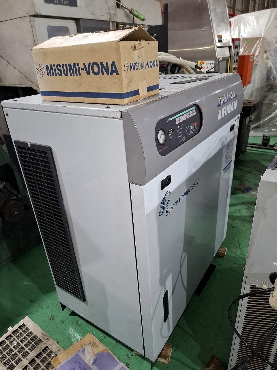 AIRMAN製 スクリューコンプレッサー（SAS11SD-67／2005年式）の画像