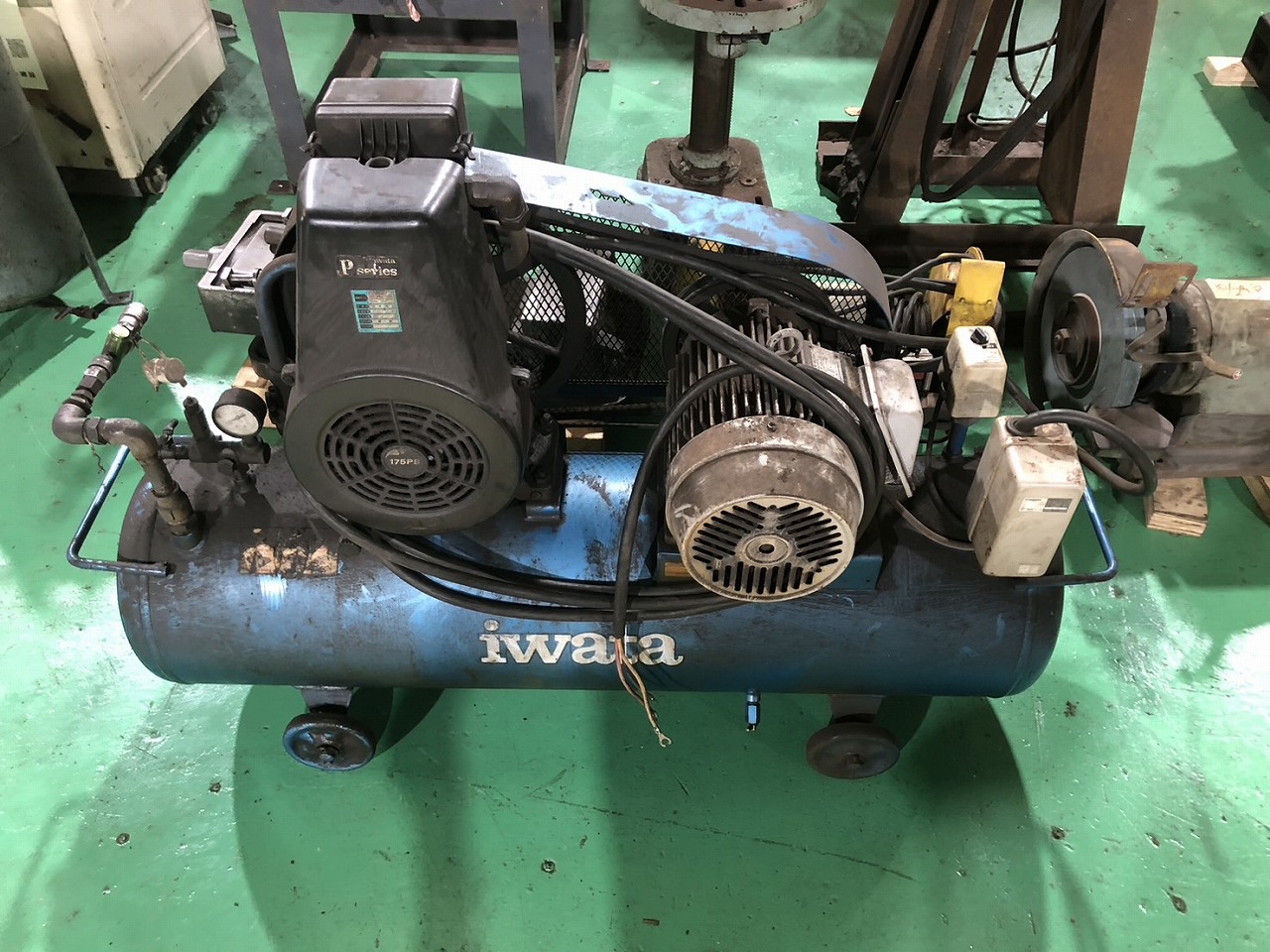 日立製 レシプロコンプレッサーの画像