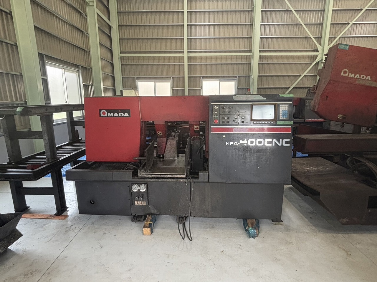 アマダマシナリー製 バンドソー（HFA400CNC／2001年式）の画像