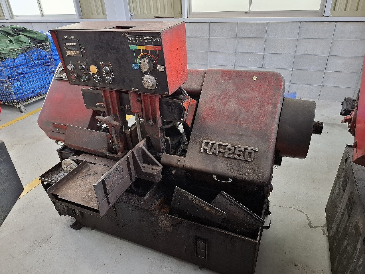 アマダ製 バンドソー（HA-250B／1988年式）の画像