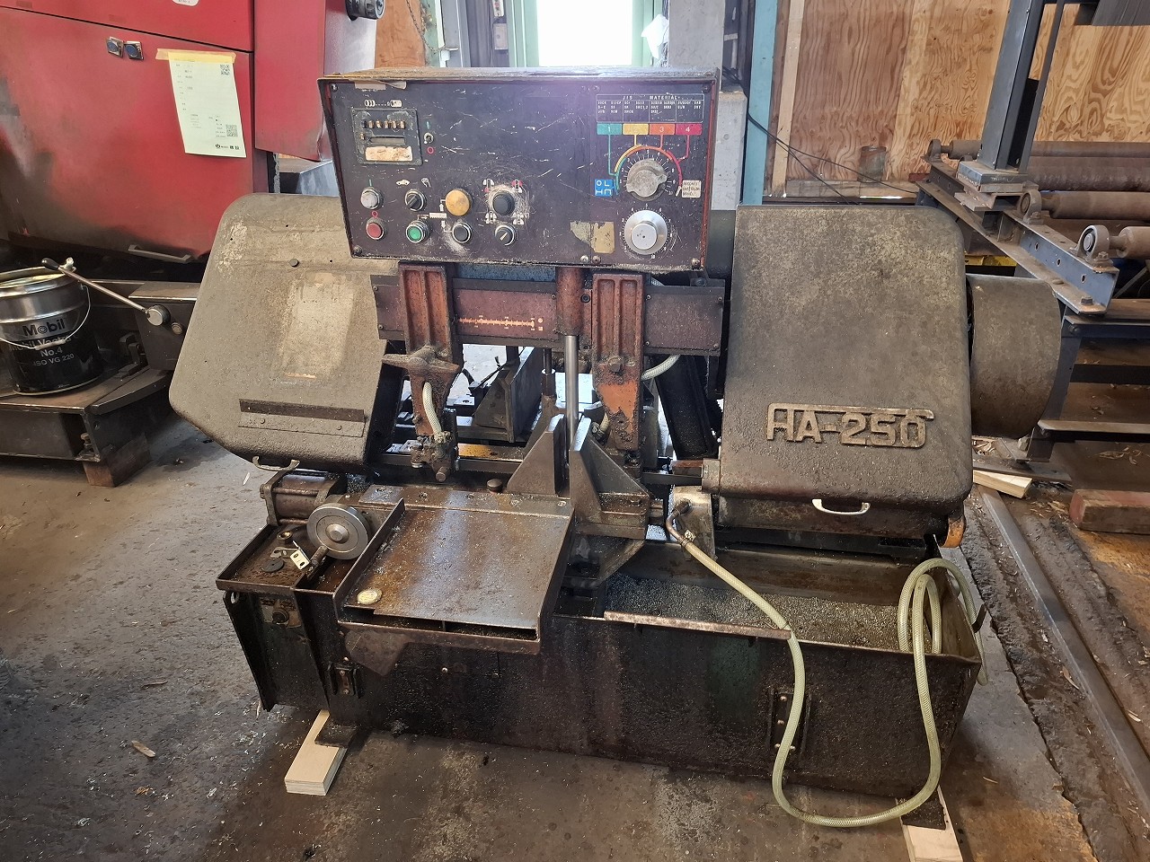 アマダマシナリー製 バンドソー（HA-250B／1986年式）の画像