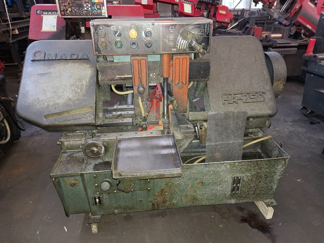 アマダ製 バンドソー（HA-250／1980年式）の画像