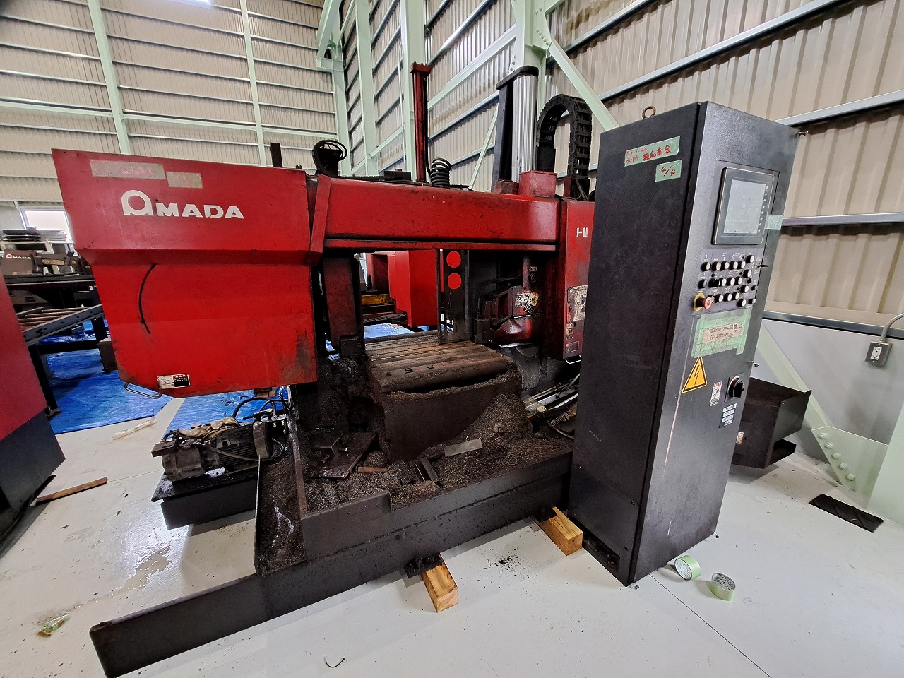 アマダ製 バンドソー（HKB6050CNC／2006年式）の画像