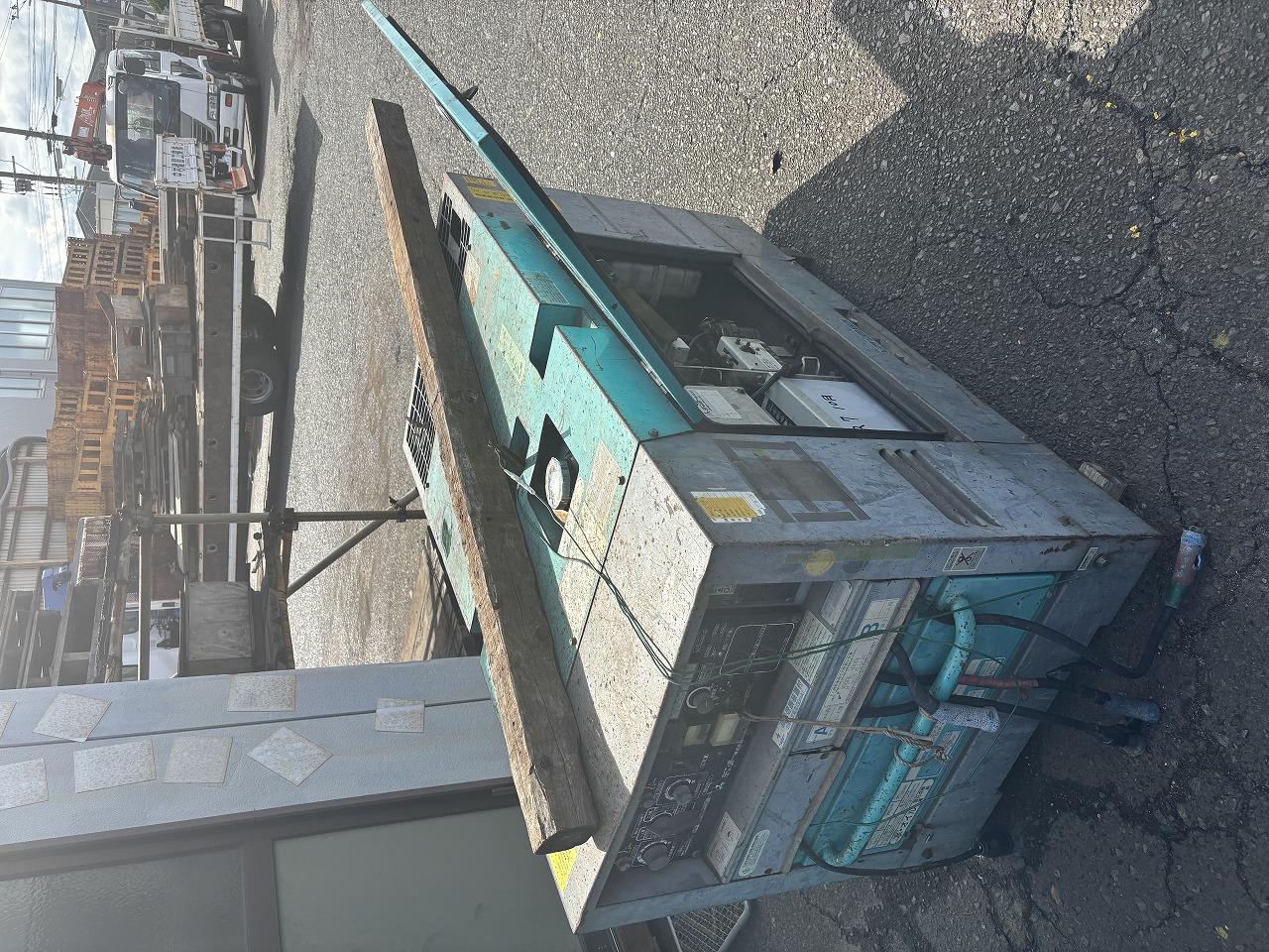 デンヨー製 エンジン発電機（DLW-400ESW）の画像